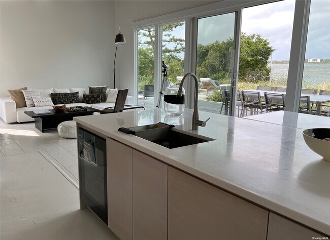 Foto del edificio - 21 Burnetts Cove Rd