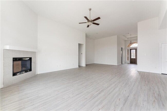 Building Photo - 145 Sabino Dr