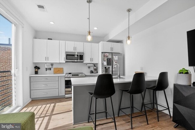 Building Photo - 304 Master St