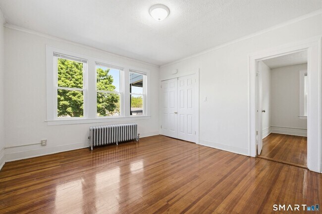 Foto del edificio - 232 Enfield St