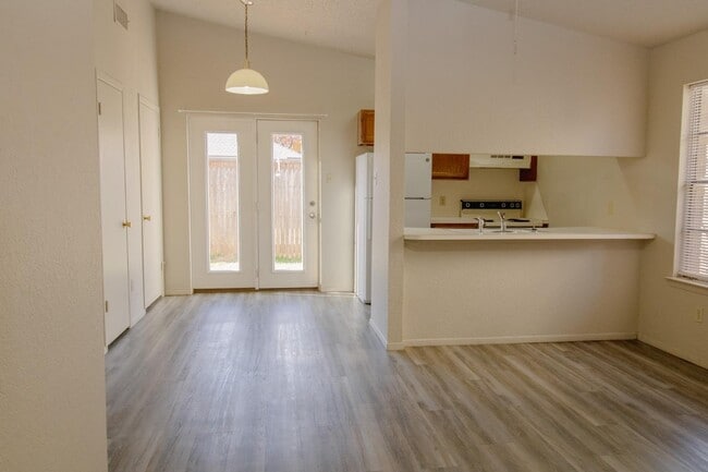 Building Photo - 131 N Troy Ave