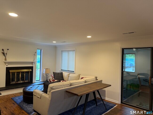 Foto del edificio - 139 Hollister Way N
