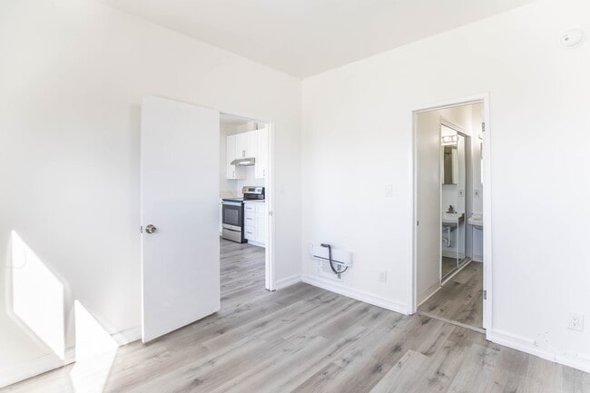 Building Photo - 39 Sunset Ave