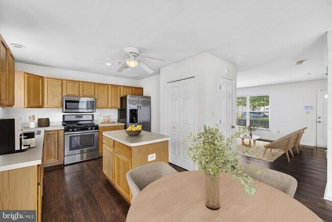 Building Photo - 2103 Sayan Ct