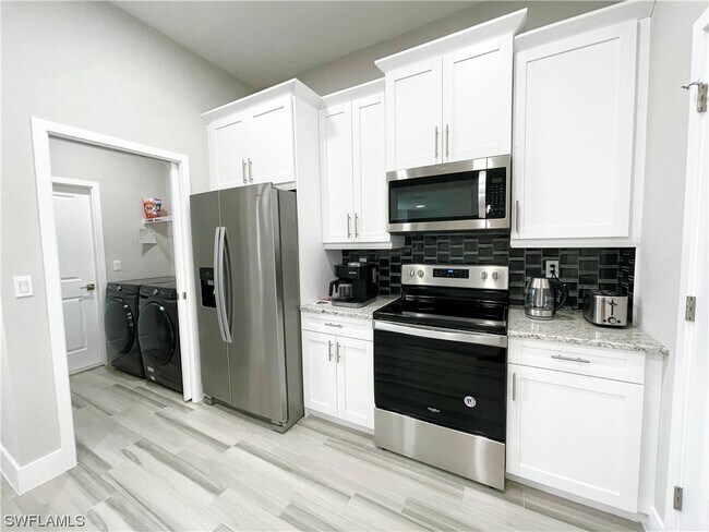 Foto del edificio - 812 SW 8th Pl
