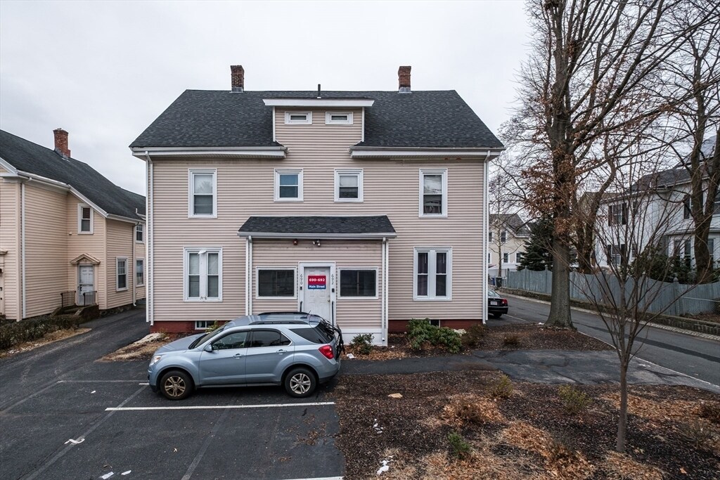 Foto principal - 686 Main St