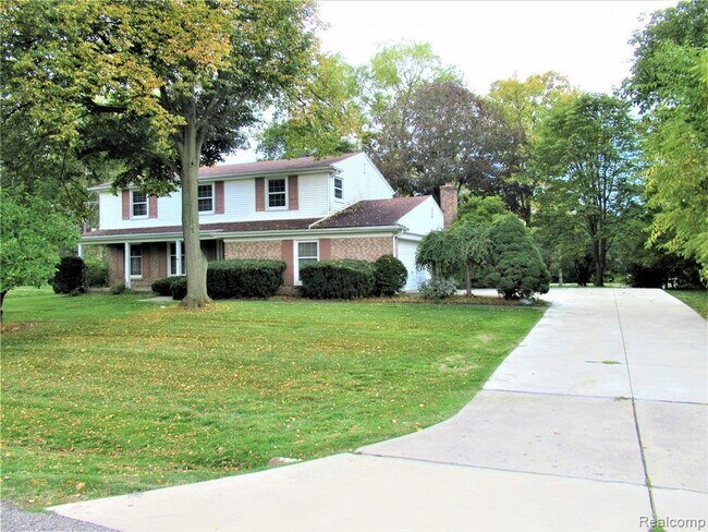 Foto del edificio - 4048 Newland Dr W