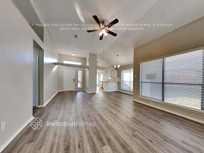 Foto del edificio - 6504 Devine Dr