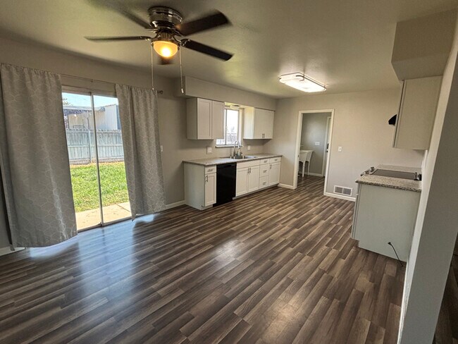 Foto del edificio - 23510 Rd 152