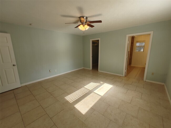 Foto del edificio - 633 Mosswood Dr