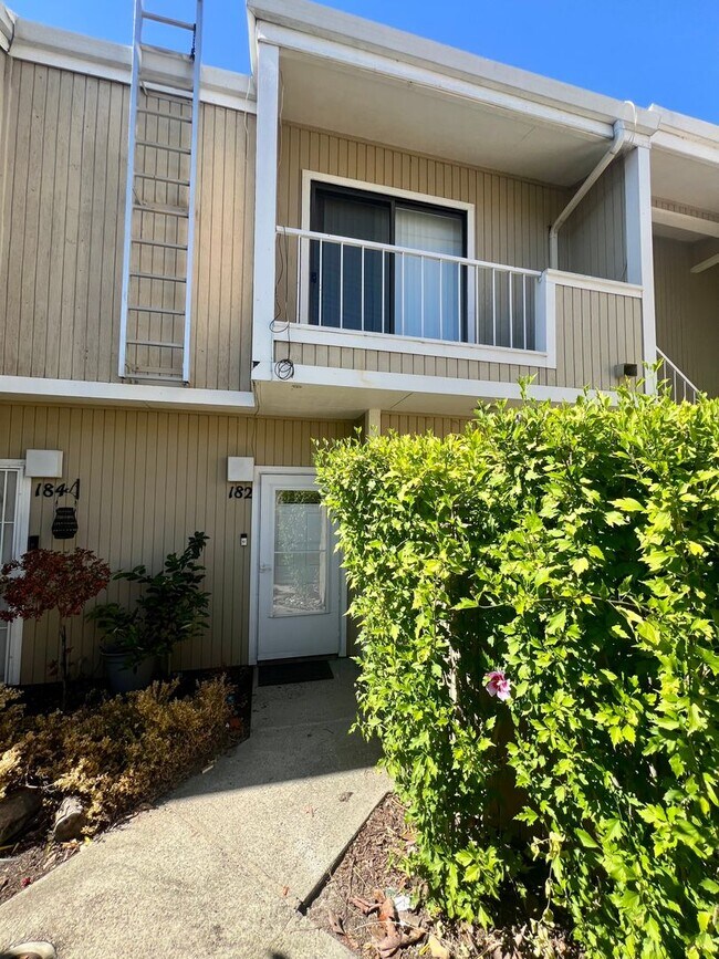 Foto del edificio - Stunning, spacious and large Milpitas cond...