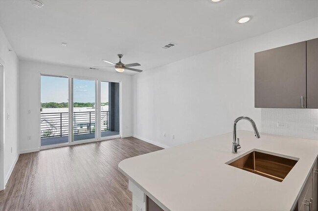 Foto del edificio - 4801 Springdale Rd