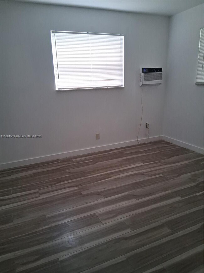 Foto del edificio - 2710 NW 6th St