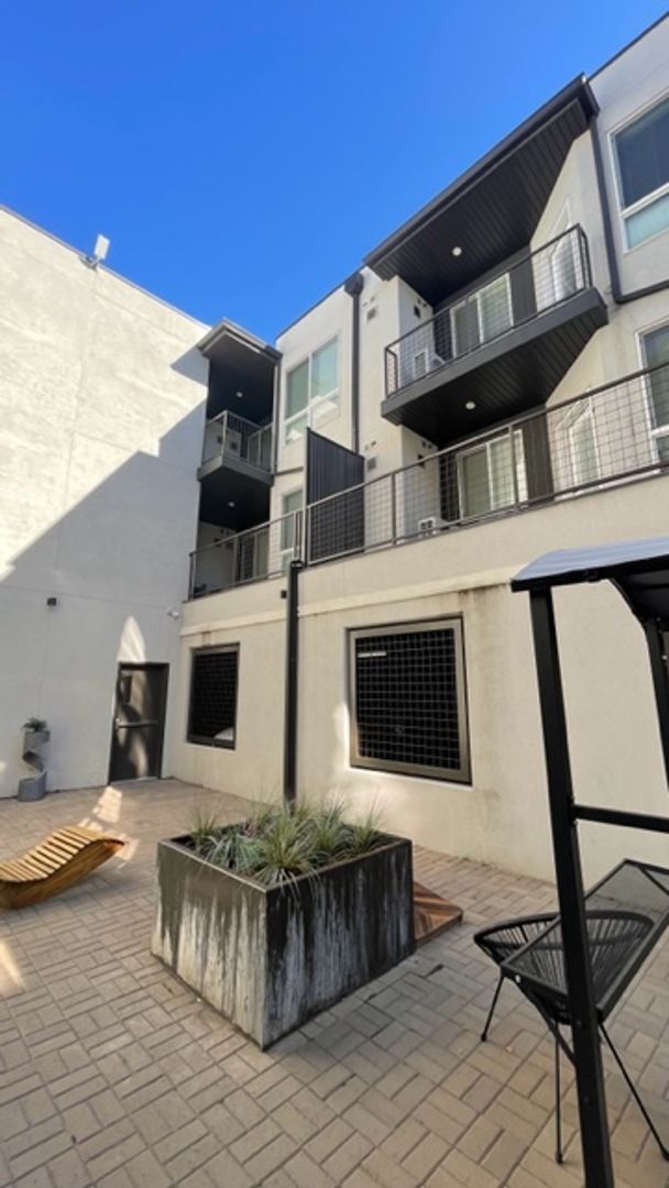 Building Photo - Beautiful 1 bed 1 bath apartment in Downto...