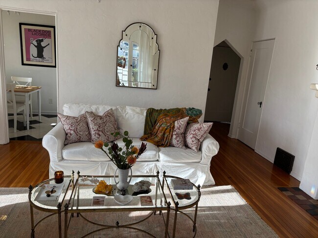 Foto del edificio - 464 N Stanley Ave