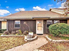 Building Photo - 1104 NW 52nd Cir