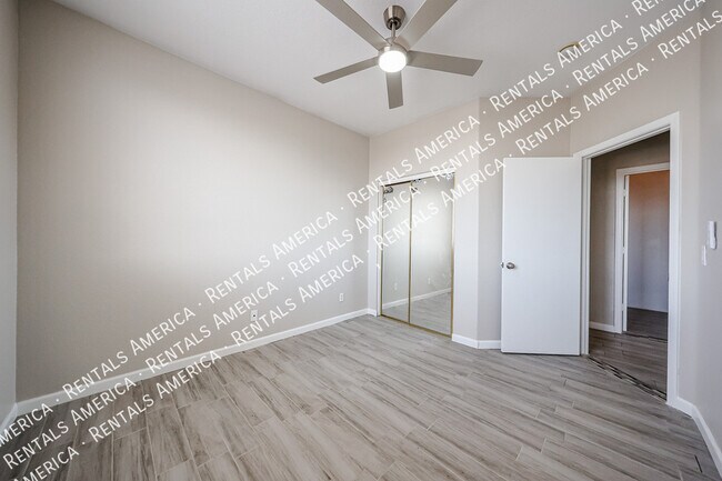 Building Photo - 3825 S 60th Dr
