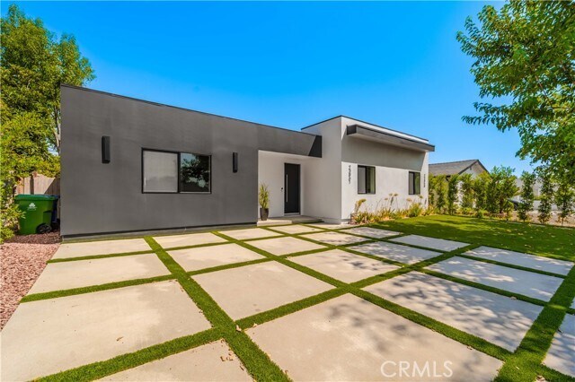 Foto del edificio - 23861 Gilmore St