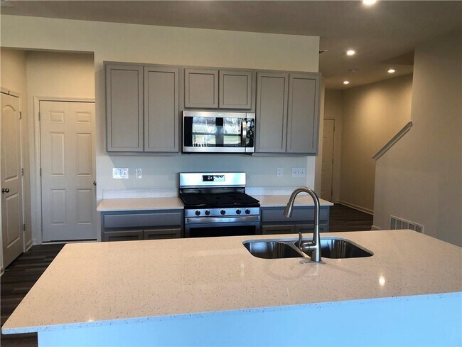 Foto del edificio - 14326 Ludwell Ct