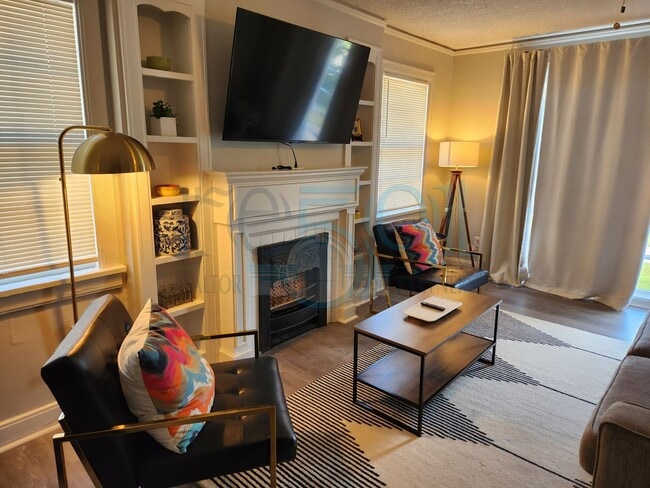 Building Photo - Wonderful Apartment in Hillcrest!