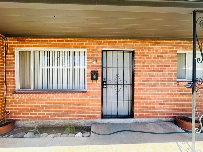 Building Photo - Newly Renovated Spacious 1 Bedroom with Vi...