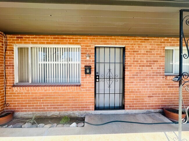 Foto del edificio - Newly Renovated Spacious 1 Bedroom with Vi...
