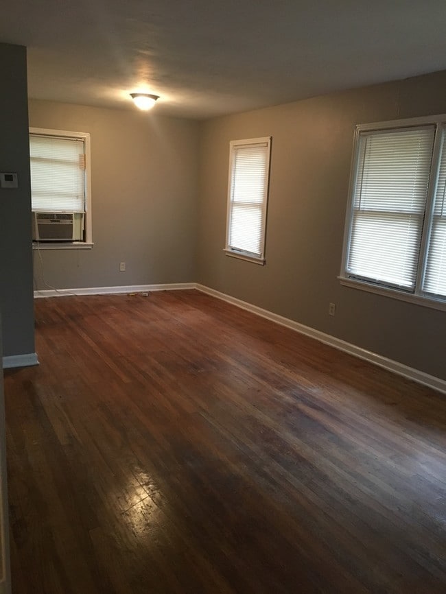 Building Photo - Three Bed One Bath Home for Rent