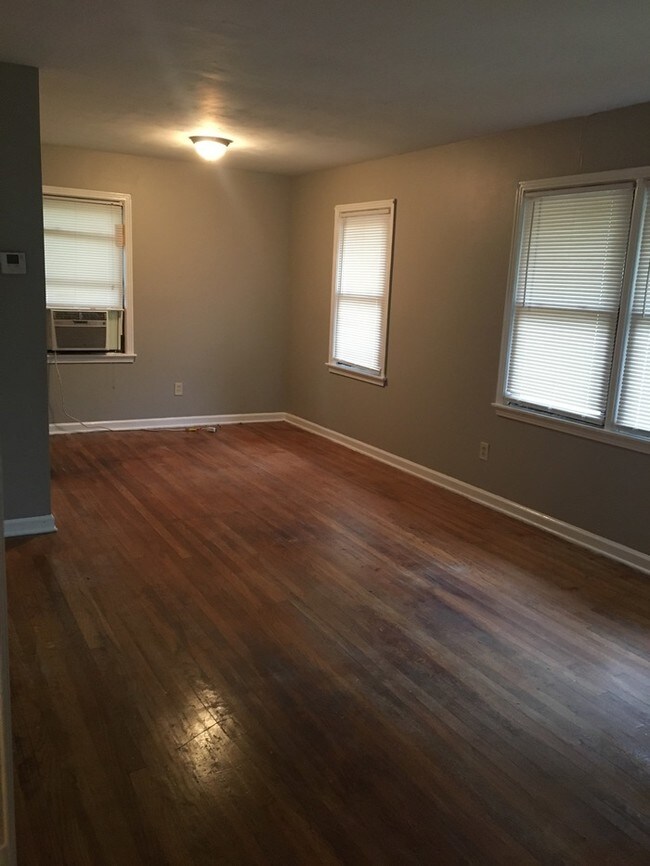 Foto del edificio - Three Bed One Bath Home for Rent