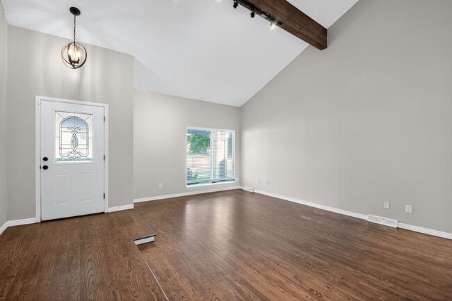 Building Photo - Spacious 4BR3BA House in Aurora