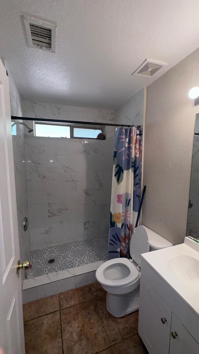Foto del edificio - 13145 W Desert Ln