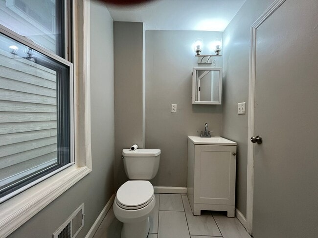 Building Photo - 197 Gates Ave