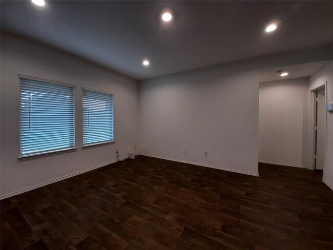 Foto del edificio - 21206 Sleepy Willow St
