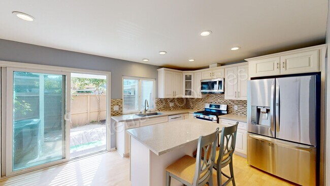Building Photo - Beautiful Townhome In Woodbridge Community