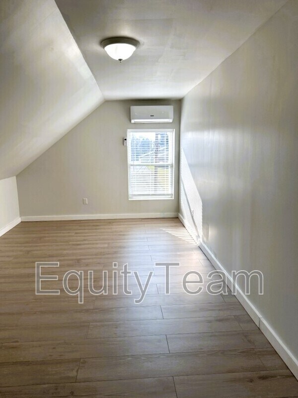 Foto del edificio - 6012 Prentice St