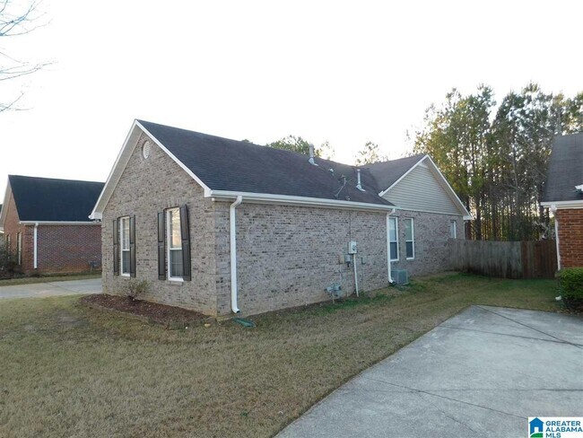 Building Photo - 120 Gardenside Dr