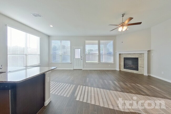 Building Photo - 612 Golden Bell Dr