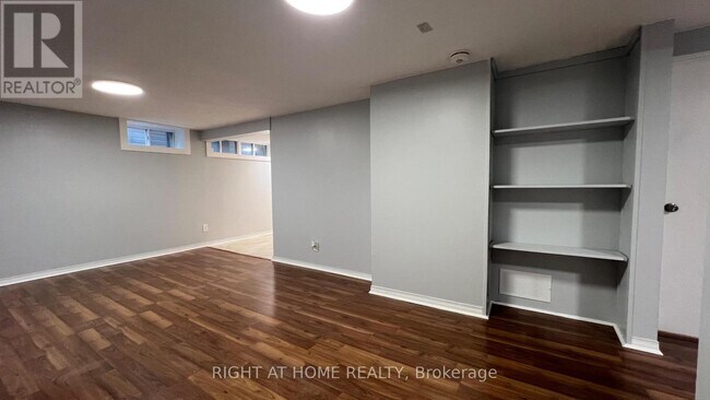 Building Photo - 32 Thorncroft Crescent