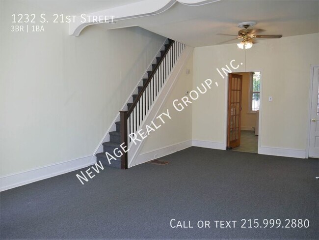 Building Photo - Spacious 3 bedroom, 1 bathroom house locat...