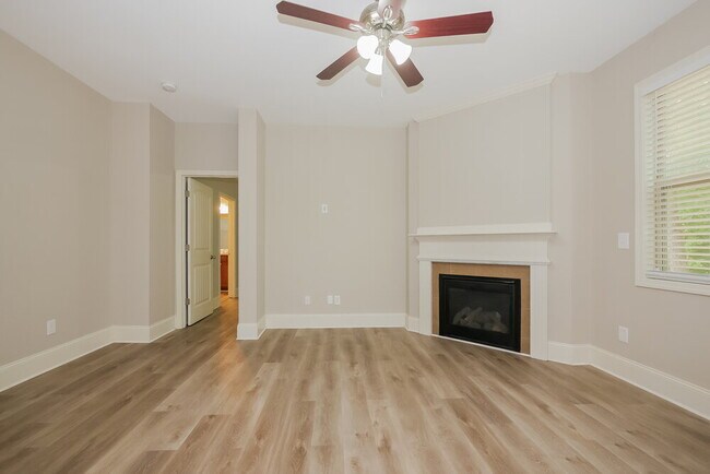 Foto del edificio - 236 High Ct Way