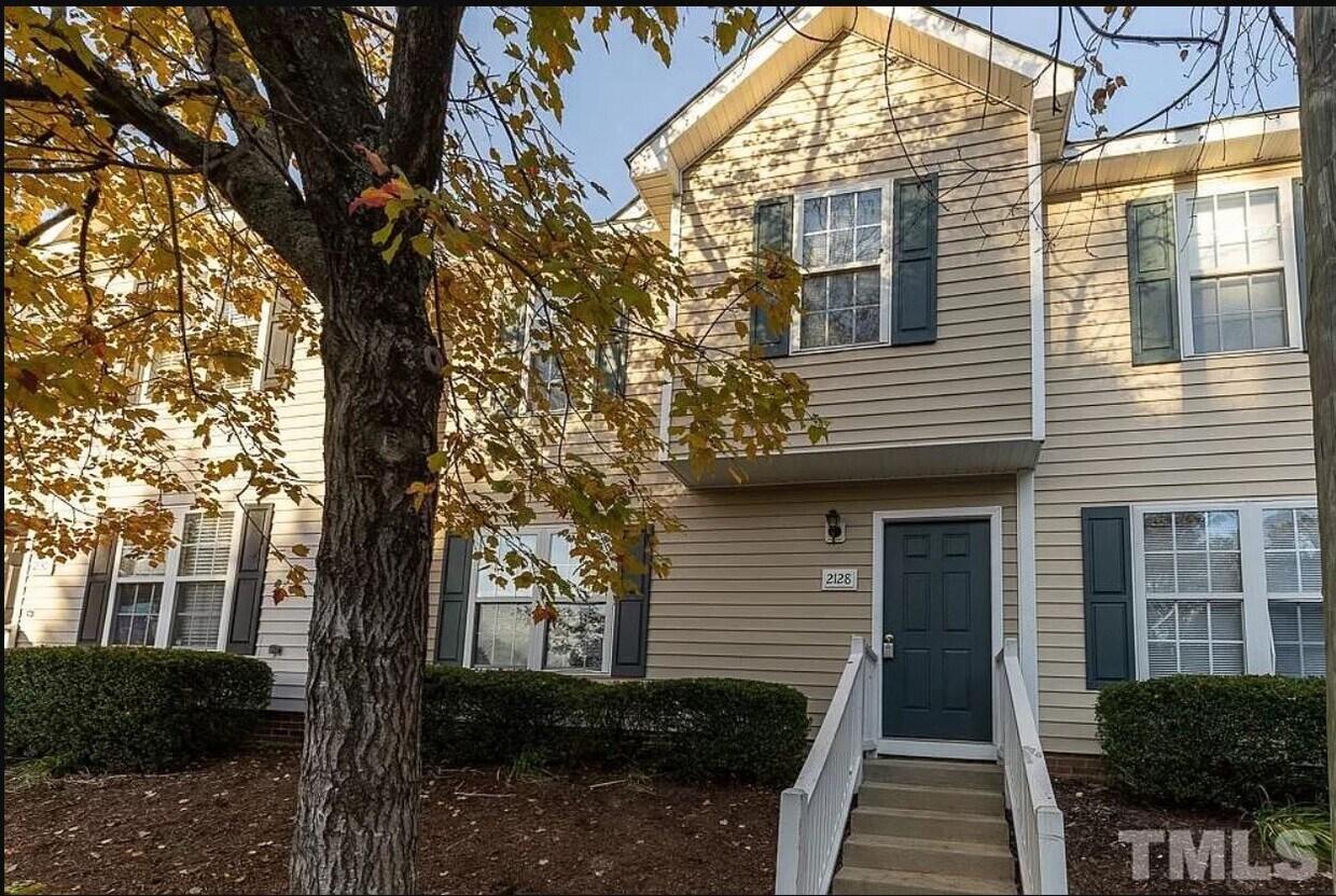 Primary Photo - 2128 Walnut Bluffs Ln