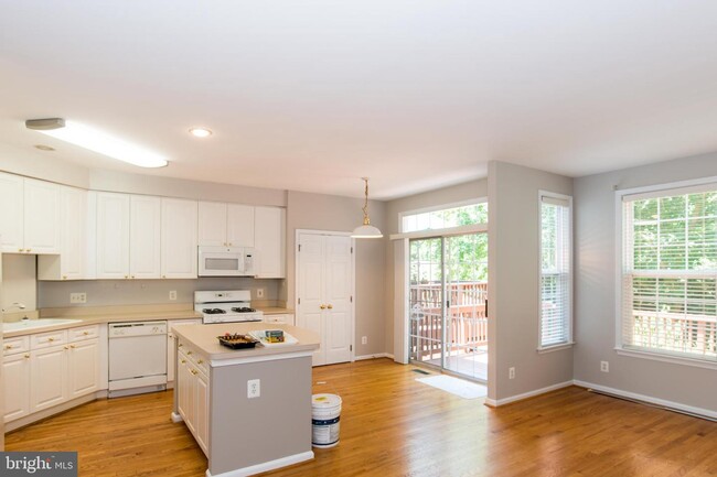 Building Photo - 5624 Governors Pond Cir