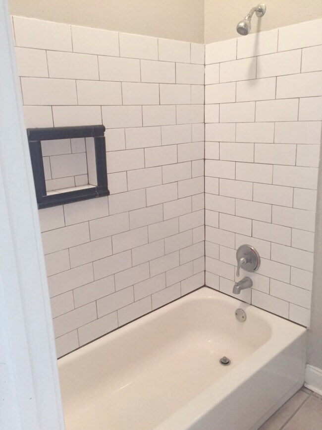 Building Photo - 2553 Saint Ann St