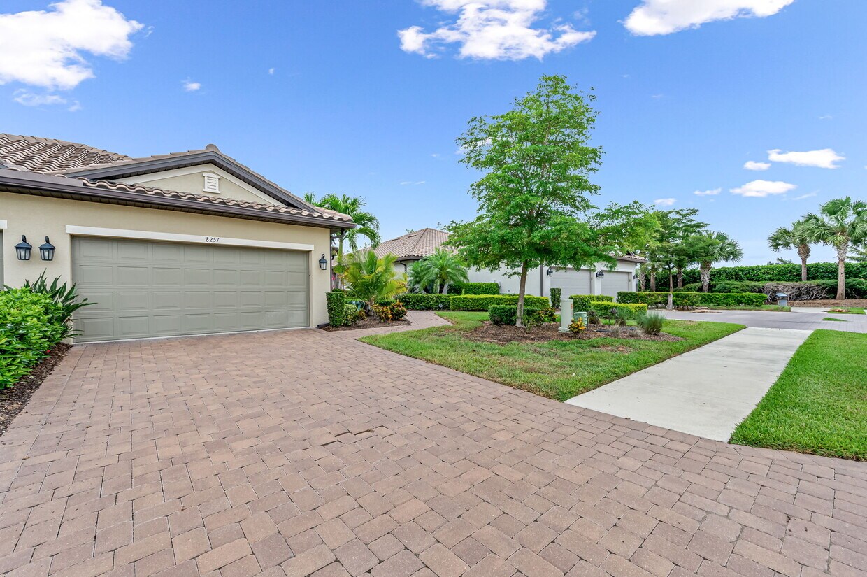 Primary Photo - 8257 Lucello Terrace W