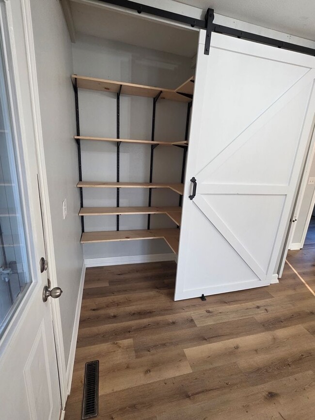 Building Photo - Charming 2 Bed | 1 Bath in a Beautiful Neighborhood