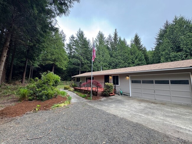 Building Photo - Cozy one story home on beautiful close to town acreage.