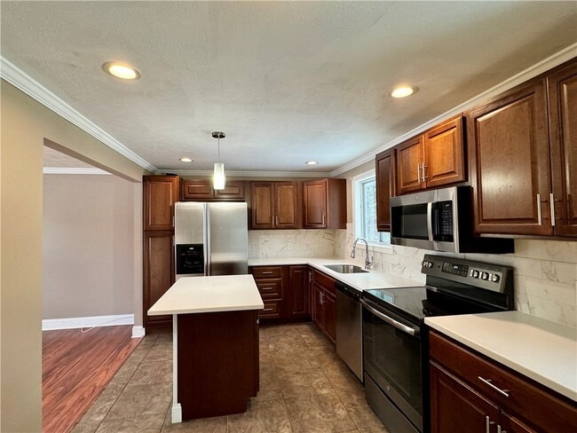 Foto del edificio - 496 Pebbleview Dr