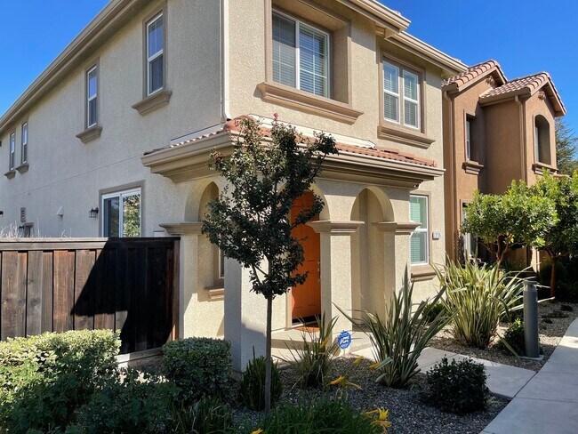 Foto del edificio - MODERN NEWER 3 BEDROOM 2 STORY FAIRFIELD *...