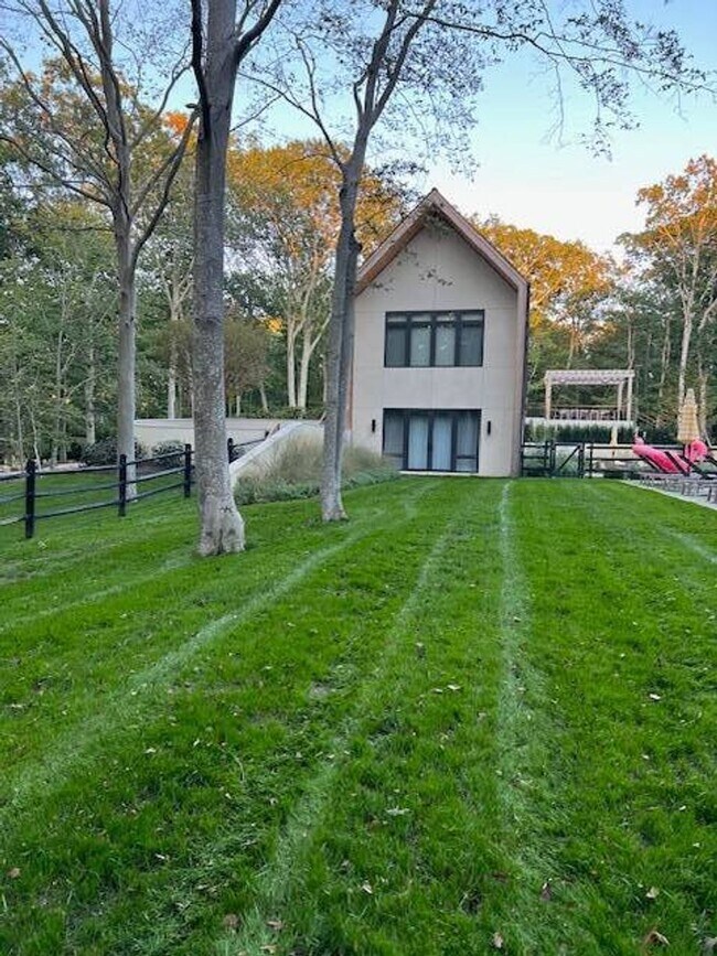 Building Photo - 9 Willow Pond Rd