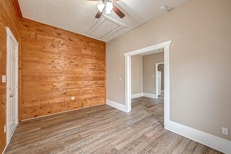 Building Photo - 406 Woodward St