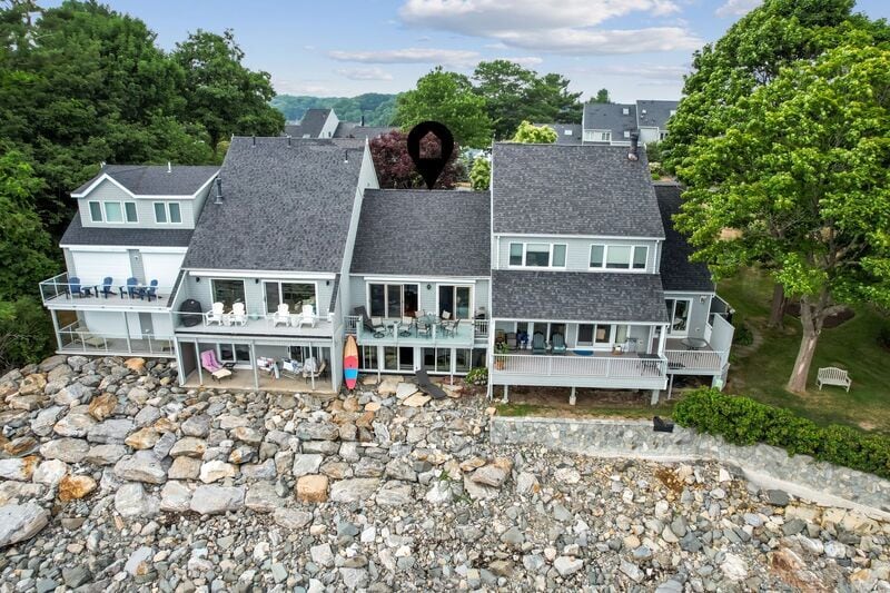 Primary Photo - 18 Stage Neck Rd